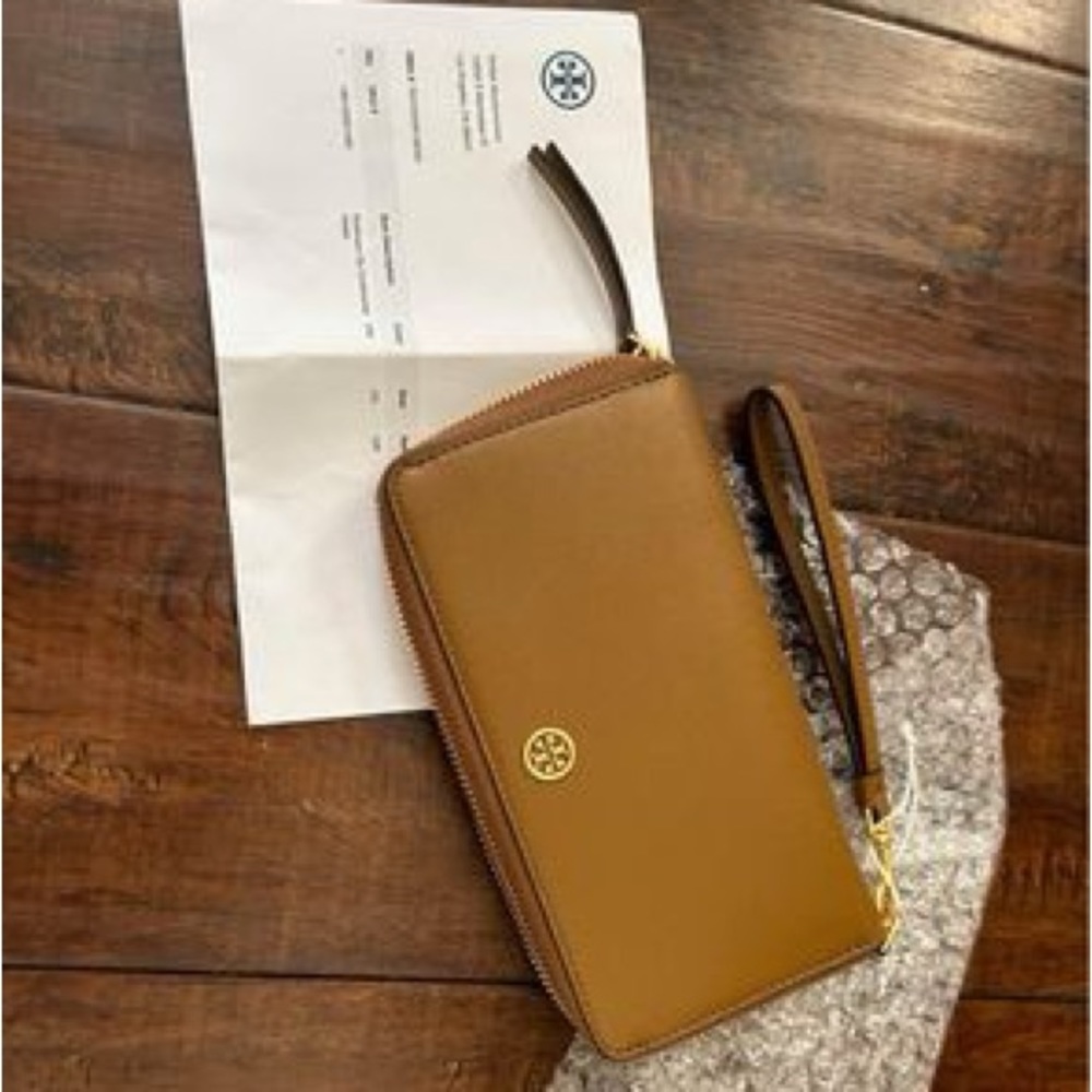 ***NEW*** TORY BURCH- ROBINSON ZIP CONTINENTAL WALLET